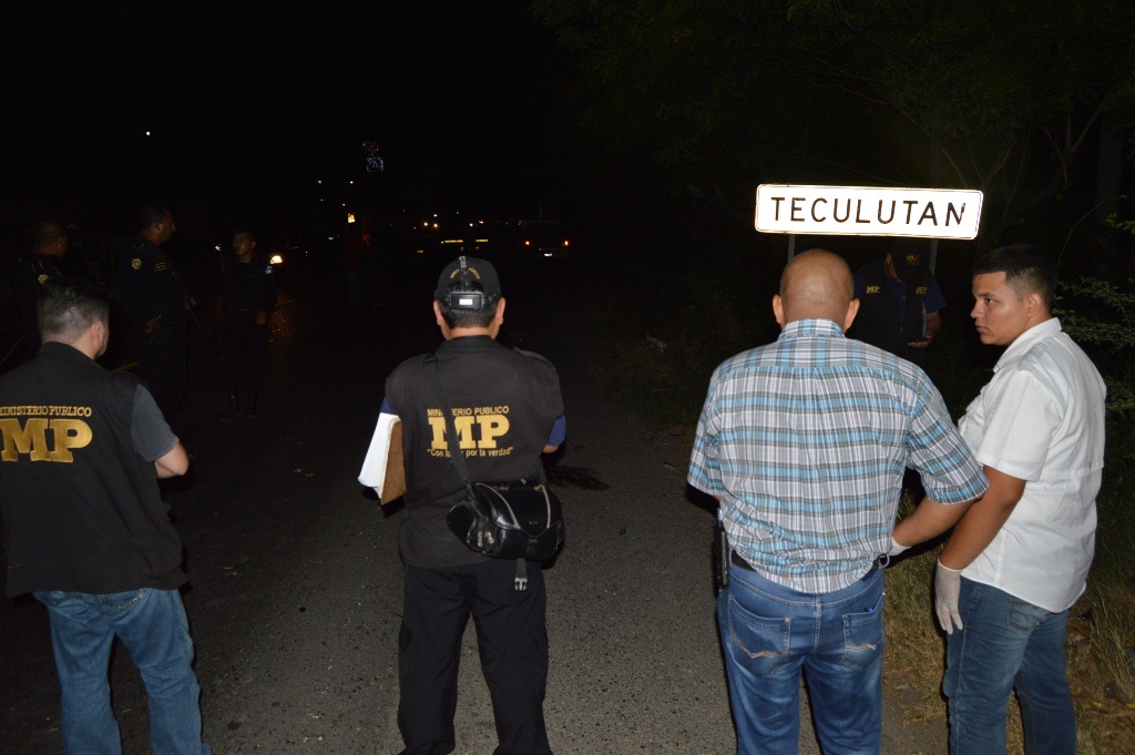 Lugar donde murieron dos motoristas en Teculután, Zacapa. (Foto Prensa Libre: Víctor Gómez).