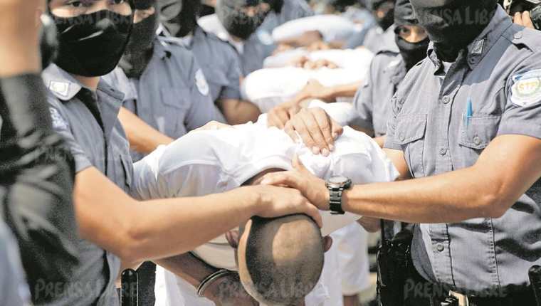 En Guatemala cientos de integrantes de la Mara Salvatrucha guardan prisón por varios crímenes. (Foto Prensa Libre: Hemeroteca PL)
