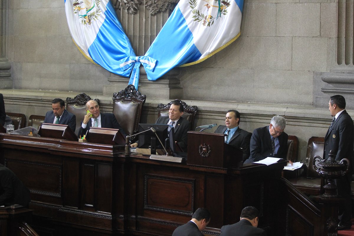 La lucha de poder en las bancadas legislativas ha creado un ambiente tenso en el Congreso. (Foto Prensa Libre: Hemeroteca PL)