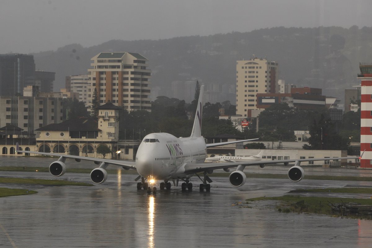 Distintos sectores presumen que la ley busca politizar y concentrar el poder y las decisiones de aviación y que las mismas no estén sujetas a normas internacionales, sino a poderes discrecionales. (Foto Prensa Libre: Hemeroteca PL)