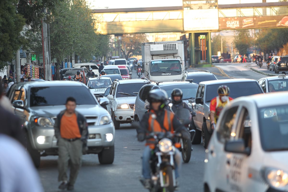 Cambio de vías pretende disminuir el tránsito en la zona 12. (Foto Prensa Libre: Hemeroteca PL)