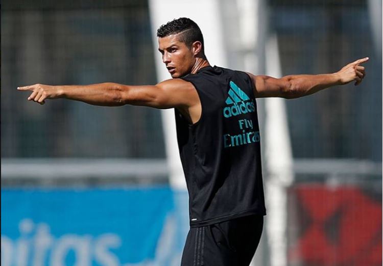 Cristiano Ronaldo se unió al trabajo del Real Madrid, tras unas largas vacaciones. (Foto Prensa Libre: cortesía Real Madrid)