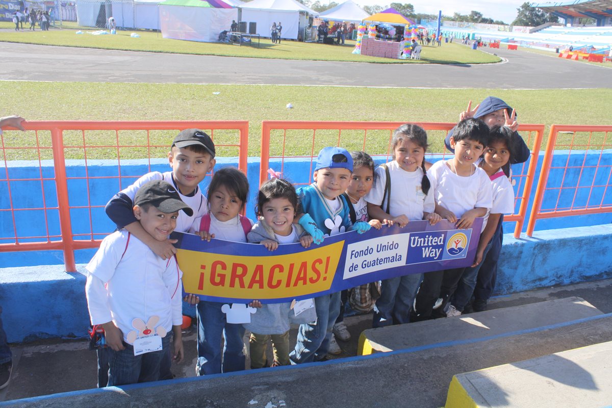 Algunos de los niños beneficiados en la actividad del 2016. (Foto Prensa Libre: Cortesía).