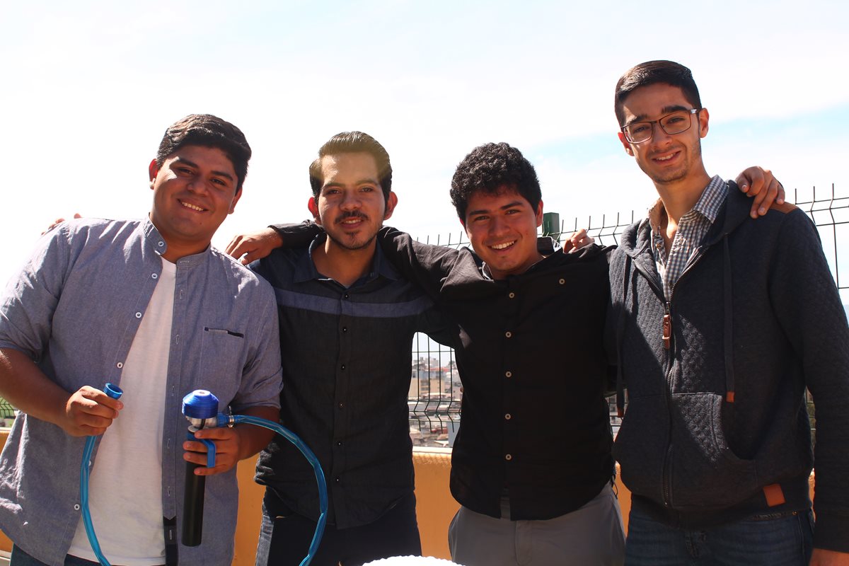 Rafael Tamayac, Carlos Morales, Derek Salguero y Víctor del Cid, son los jóvenes detrás del proyecto. (Foto Prensa Libre: Josué León)