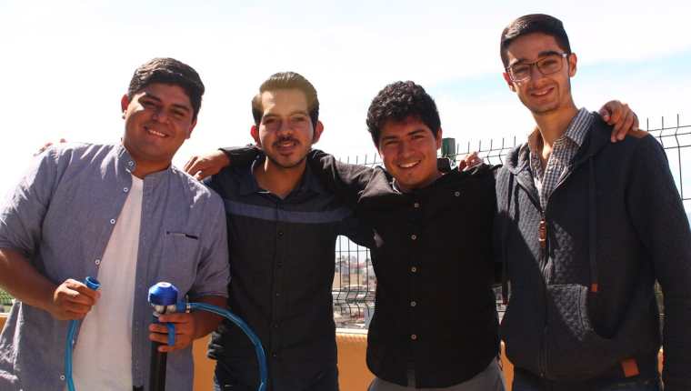 Rafael Tamayac, Carlos Morales, Derek Salguero y Víctor del Cid, son los jóvenes detrás del proyecto. (Foto Prensa Libre: Josué León)