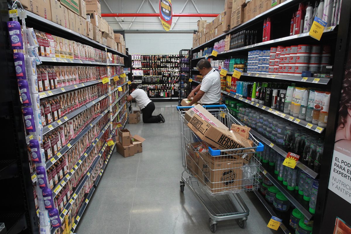 Los anaqueles de los supermercados están llenos de opciones de compra.