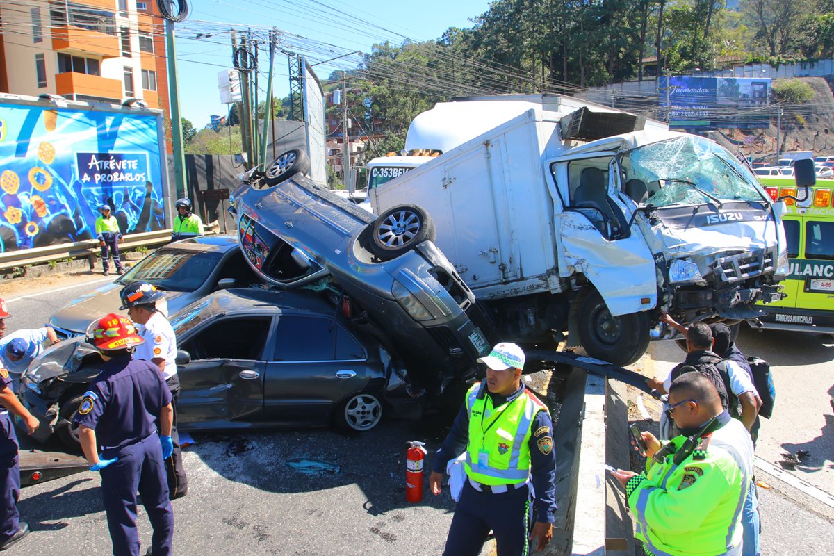 Muchos de los accidentes se producen por el abuso de la velocidad, según autoridades de tránsito. (Foto Prensa Libre: Hemeroteca PL)