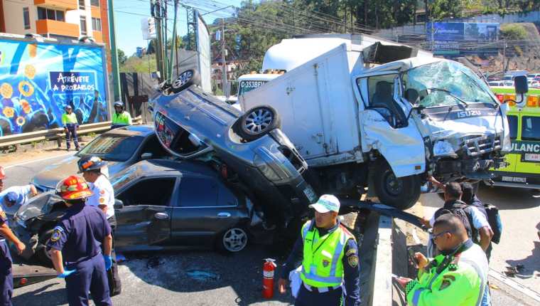 Muchos de los accidentes se producen por el abuso de la velocidad, según autoridades de tránsito. (Foto Prensa Libre: Hemeroteca PL)