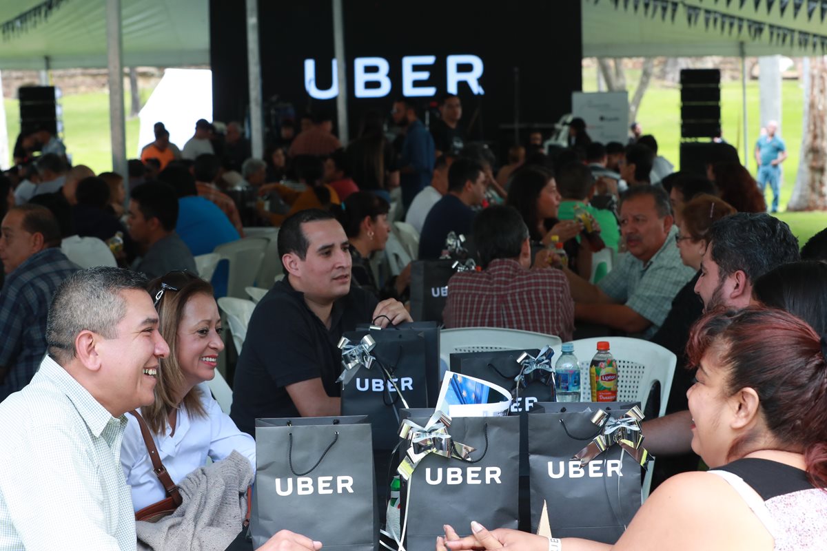 Una reunión de convivencia entre personas que prestan el servicio de Uber en Guatemala y directivos, se realizó en el Zoológico La Aurora. (Foto Prensa Libre: Estuardo Paredes)
