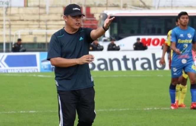 Gabriel Castillo debutó el fin de semana al mando del Deportivo Marquense con empate 1-1 contra Cobán Imperial. (Foto Prensa Libre: Raúl Juárez)