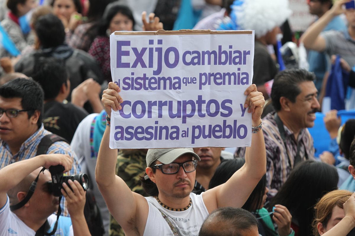 Miles de Guatemaltecos han efectuado marchas ciudadanas en contra la corrupción que agobia al país. (Foto Prensa Libre: Hemeroteca PL)