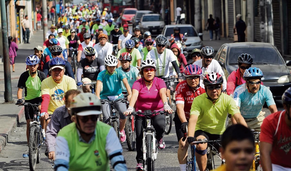 Un recorrido por las calles de la capital para celebrar el Día Mundial de la bicicleta