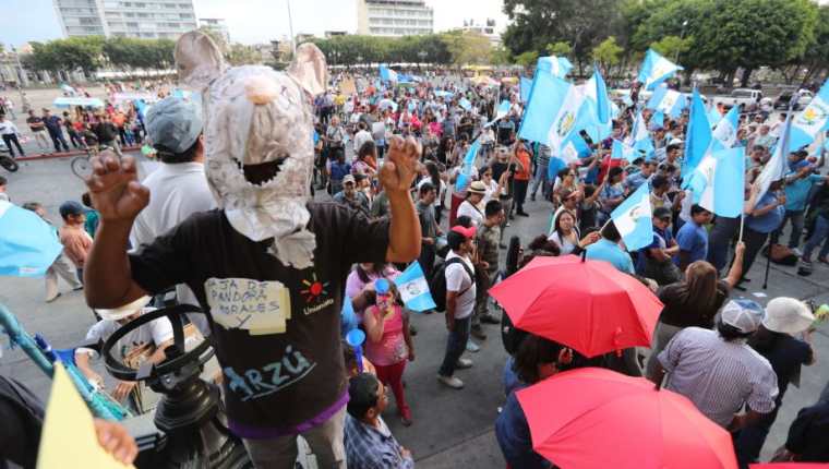 La ciudadanía protestó en 2018 ante de la decisión presidencial de no renovar el mandato de Cicig. (Foto Prensa Libre: Hemeroteca PL)