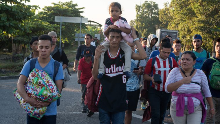 Migrantes centroamericanos durante una de las caravanas cuando transitaba por México. (Foto Prensa Libre: Hemeroteca PL)