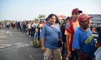 La partida de caravanas de migrantes centroamericanos preocupa al Gobierno de EE. UU. y también al Congreso que aprobó la cooperación con el Triángulo Norte a cambio de que se reduzca la migración. (Foto Prensa Libre: Hemeroteca PL)