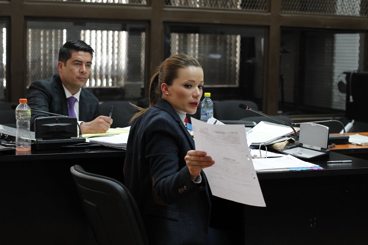Exdiputada Daniela Beltranena declara ante el juez de Mayor Riesgo B, Miguel Ángel Gálvez, y busca desvanecer los cargos en su contra por el caso Cooptación del Estado de Guatemala. (Foto Prensa Libre: Paulo Raquec)