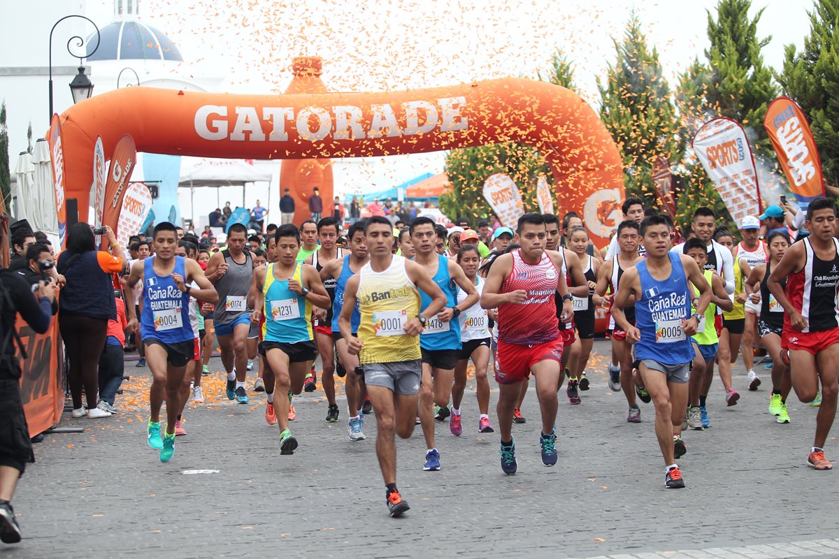 Unas dos mil 500 personas participaron en la Carrera Cayalá-Gatorade que se llevó a cabo en la zona 16 de la capital. (Foto Prensa Libre: Érick Avila)