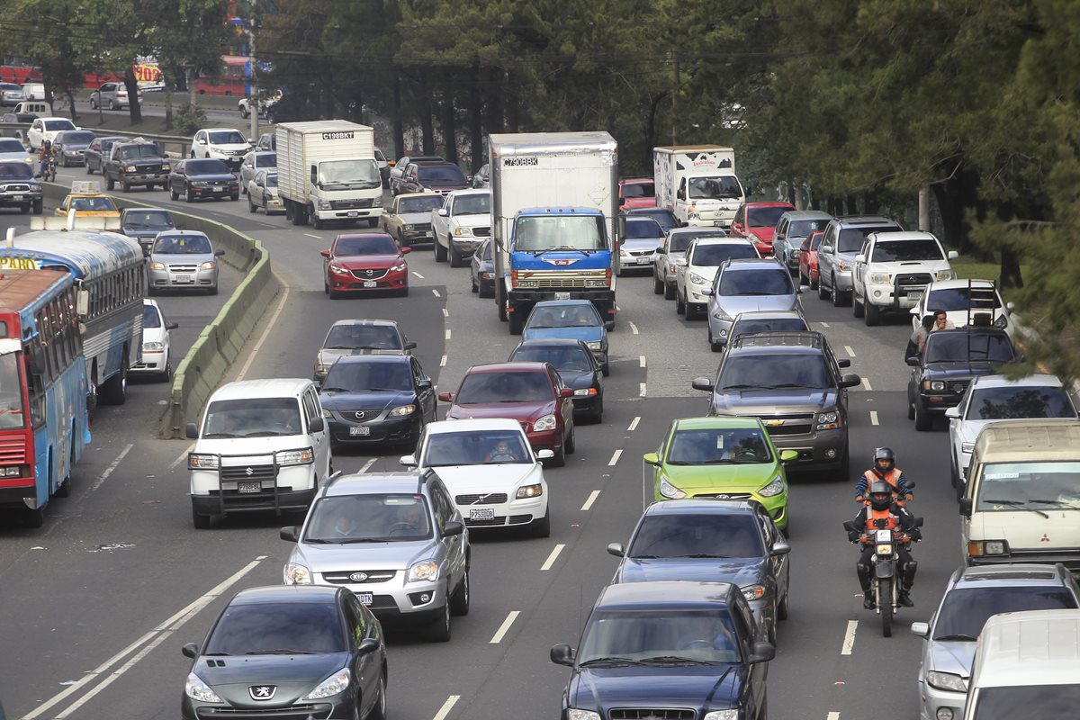 La recaudación del impuesto sobre circulación de vehículos creció 9% en julio pasado, informó la SAT. (Foto Prensa Libre: Hemeroteca)