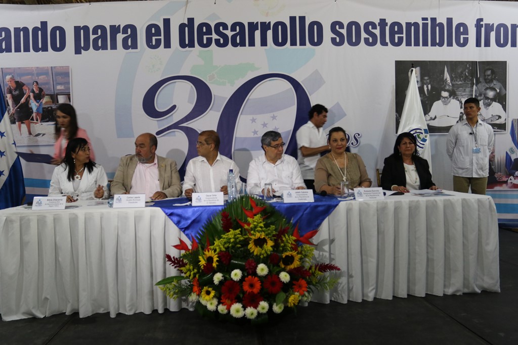 Autoridades gubernamentales participan en actividad llevada a cabo en Esquipulas. (Foto Prensa Libre: Edwin Paxtor).