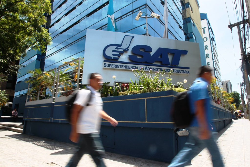 Exenciones y beneficios a varios sectores significarían  Q12 mil 841 millones en el 2016. (Foto Prensa Libre: Hemeroteca PL)