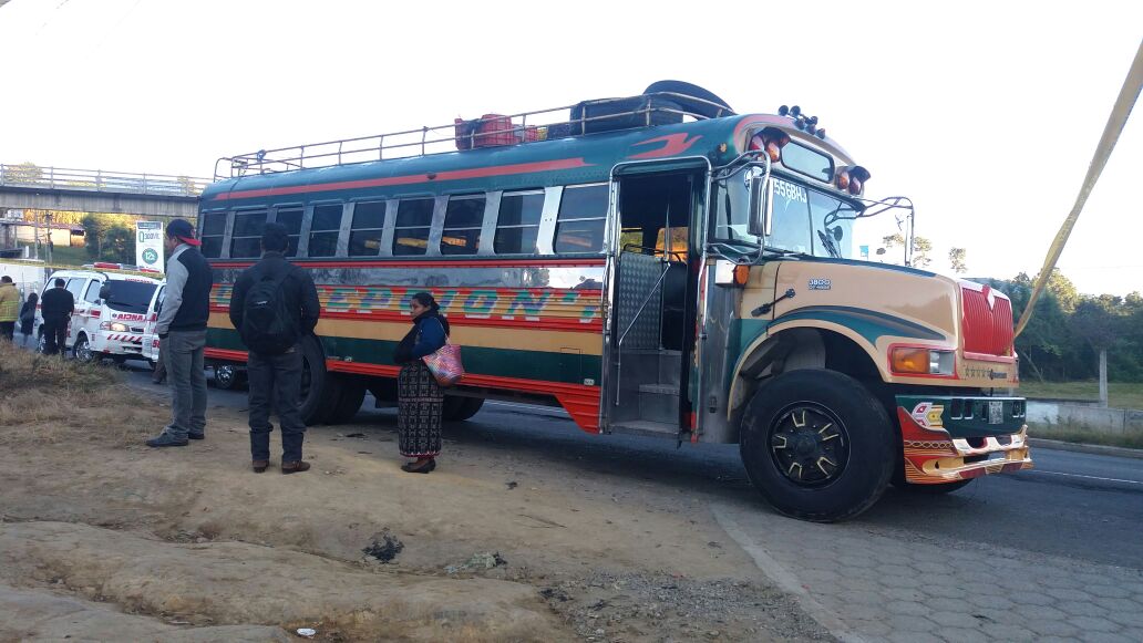 Autobús en el que ocurrió el ataque, perpetrado en Sumpango, Sacatepéquez, se dirigía de Sololá hacia la capital. (Foto Prensa Libre: Víctor Chamalé)