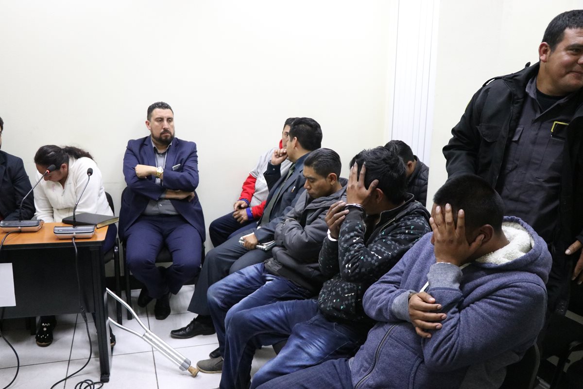 Los sindicados durante la audiencia que se llevó a cabo en enero último. (Foto Prensa Libre: María Longo)