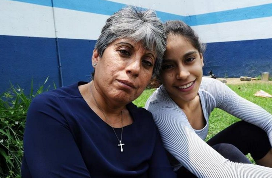 Patricia de Porras comparte con su hija Ana Sofía el cumpleaños 21 de la gimnasta. (Foto Prensa Libre: Hemeroteca PL)