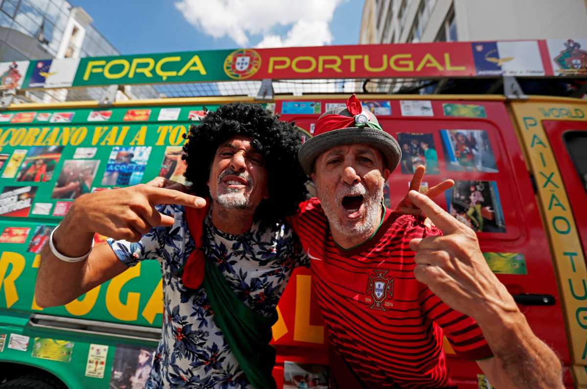 Locura por alentar los colores de la selección de Portugal. (Foto Prensa Libre: AFP)