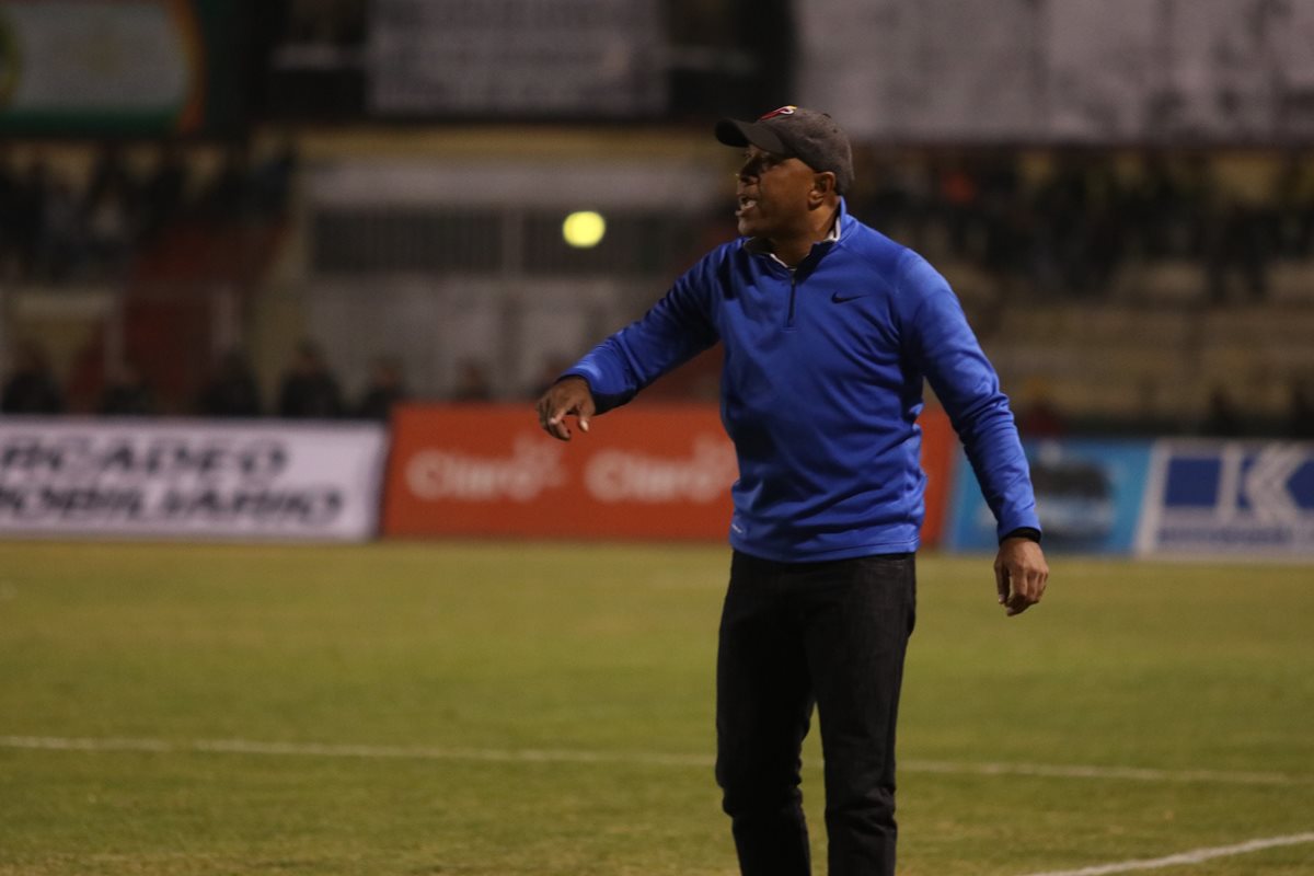 El técnico costarricense Mauricio Wright dirigió su último partido contra el Deportivo Marquense el sábado anterior. (Foto Prensa Libre: Raúl Juárez)