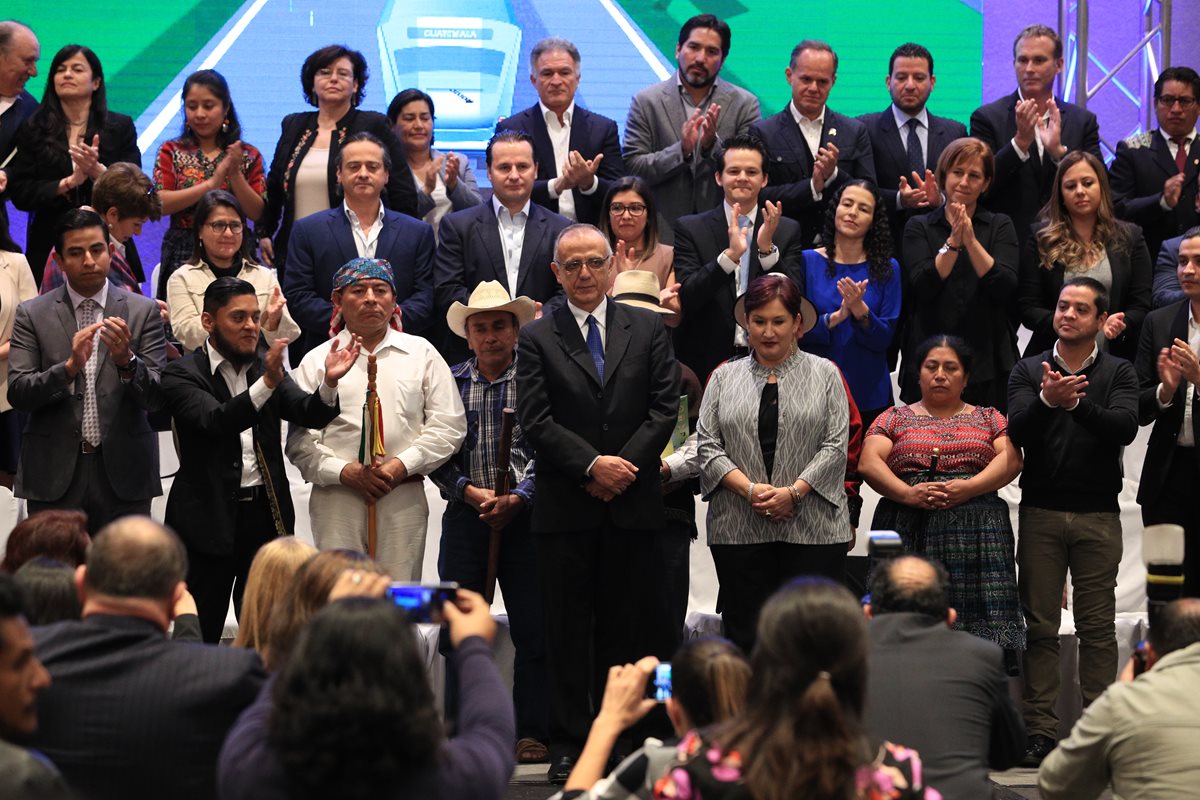 Lanzamiento del Frente Ciudadano contra la Corrupción, autoridades indígenas, académicos, empresarios, activistas, entre otros sectores, Conforman el movimiento. (Foto Prensa Libre: Carlos Hernández Ovalle)