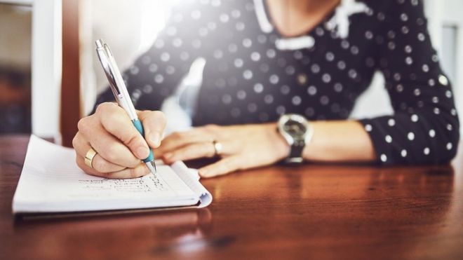 ¿Qué mejor manera de fijar y priorizar nuestras metas que haciendo una lista? (Foto Prensa Libre: Getty Images)