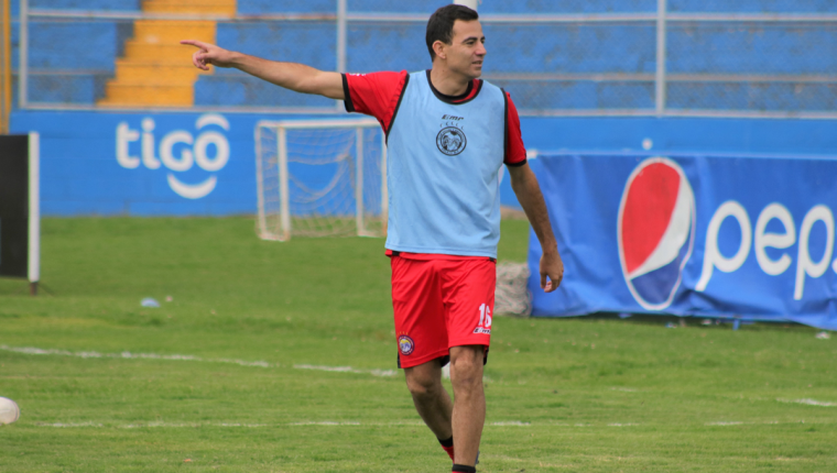 El mediocampista Marco Pablo Pappa anotó sus primeros dos goles con Xelajú en su regreso a la Liga Nacional. (Foto Prensa Libre: Raúl Juárez)