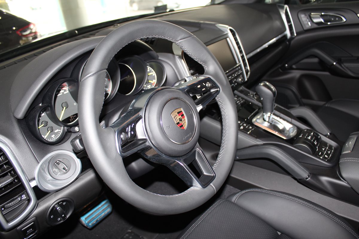 Interior de la Cayenne S E-Hybrid. (Foto Prensa Libre: Guillermo Ramírez)