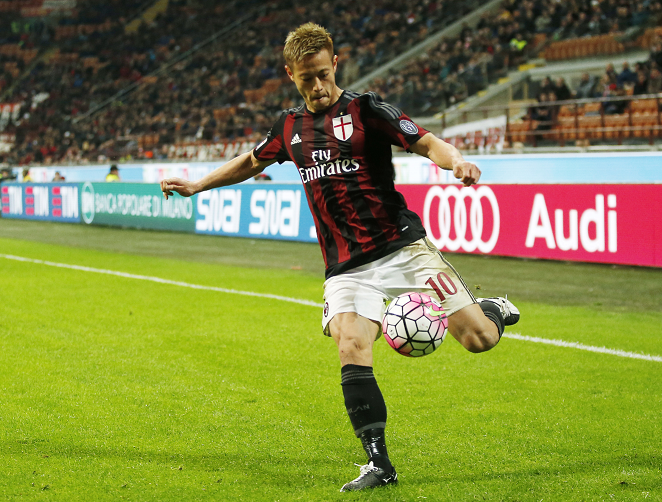 Keisuke Honda deja la liga italiana y ahora será la estrella en el Pachuca de México. (Foto Prensa Libre: AP)