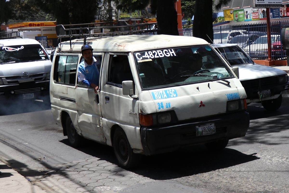 49 empresas de transporte urbano constituidas en asociaciones y personas individuales tiene registradas la comuna. (Foto Prensa Libre: María José Longo)