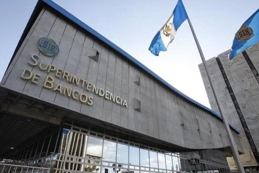 La Superintedencia de Bancos informó que las agencias bancarias del país permanecerán cerradas el 25 de diciembre. (Foto Prensa Libre: Hemeroteca)