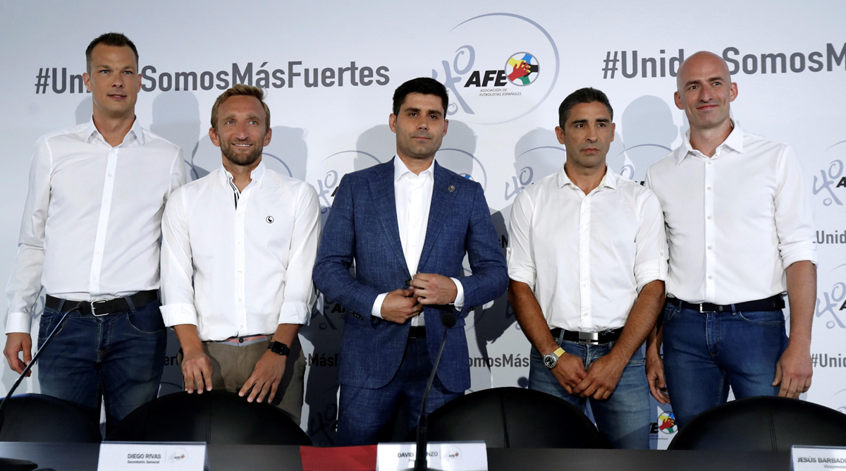 Los representantes de los jugadores en la Liga Española aseguran que de no llegar a un acuerdo llegarían a una huelga. (Foto Prensa Libre: EFE)