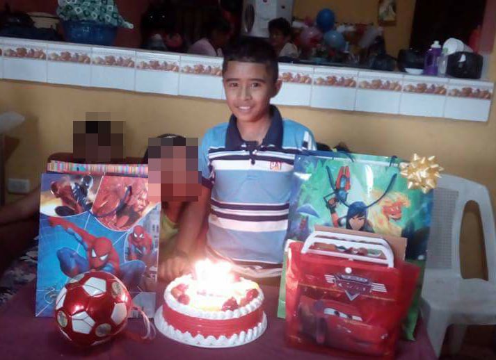 Josué Ariel Miguel López, durante la celebración de su cumpleaños 12. (Foto Prensa Libre: Mario Morales)