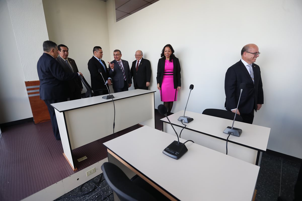 El segundo juzgado en materia Tributaria y Aduanera quedo habilitado este viernes y responde ante el exceso de procesos que conoce esta judicatura. El juzgado se encuentra localizado en el primer nivel del edificio del Ministerio de Finanzas. (Foto Prensa Libre: Érick Ávila)