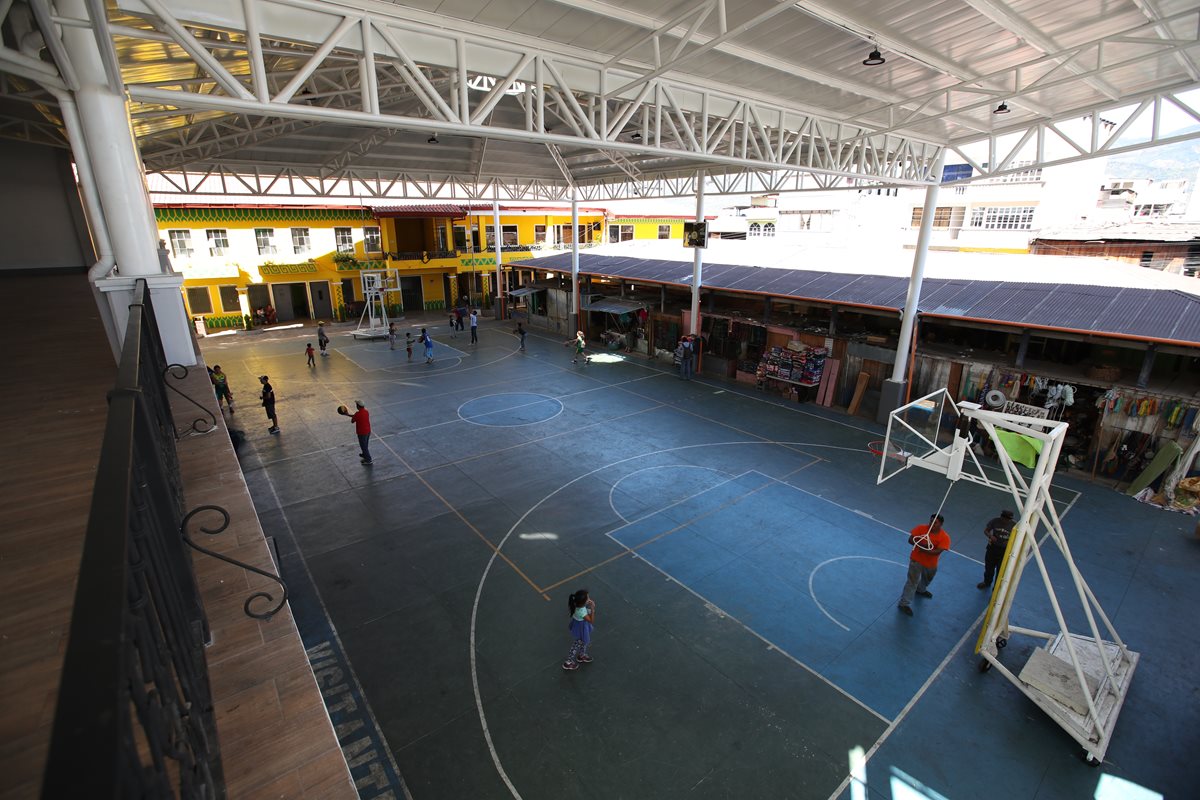 El evento de compra incluye techado, escenario y graderío de una cancha de basquetbol. Foto Prensa Libre: Álvaro Interiano