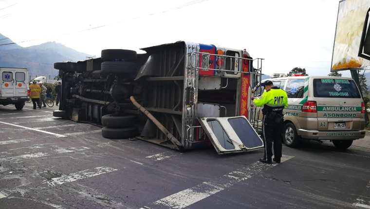 Accidente de tránsito en el km 47 de la Ruta Interamericana, Sumpango, Sacatepéquez. (Foto Prensa Libre: César Pérez)