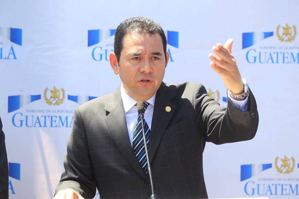 Presidente insiste en que “un pequeño grupo” se “enriquece” con el conflicto. (Foto Prensa Libre: Esbín García)