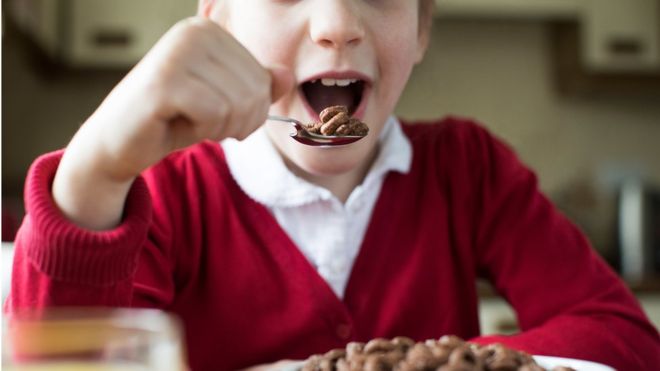 Se recomienda que los niños entre 4 y 6 años no superen los 19 gramos de azúcares al día. (Foto Prensa Libre: Getty Images)
