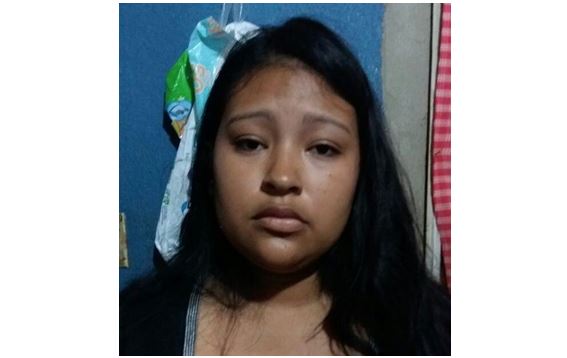 Karla Vanessa Mancilla es capturada por extorsionar comercios en Santa Catarina Pinula. (Foto Prensa Libre: Cortesía PNC)