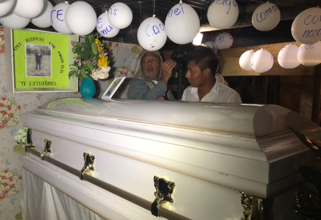 El cuerpo de Jakelin Caal llega a su última morada, la aldea San Antonio Secortez 