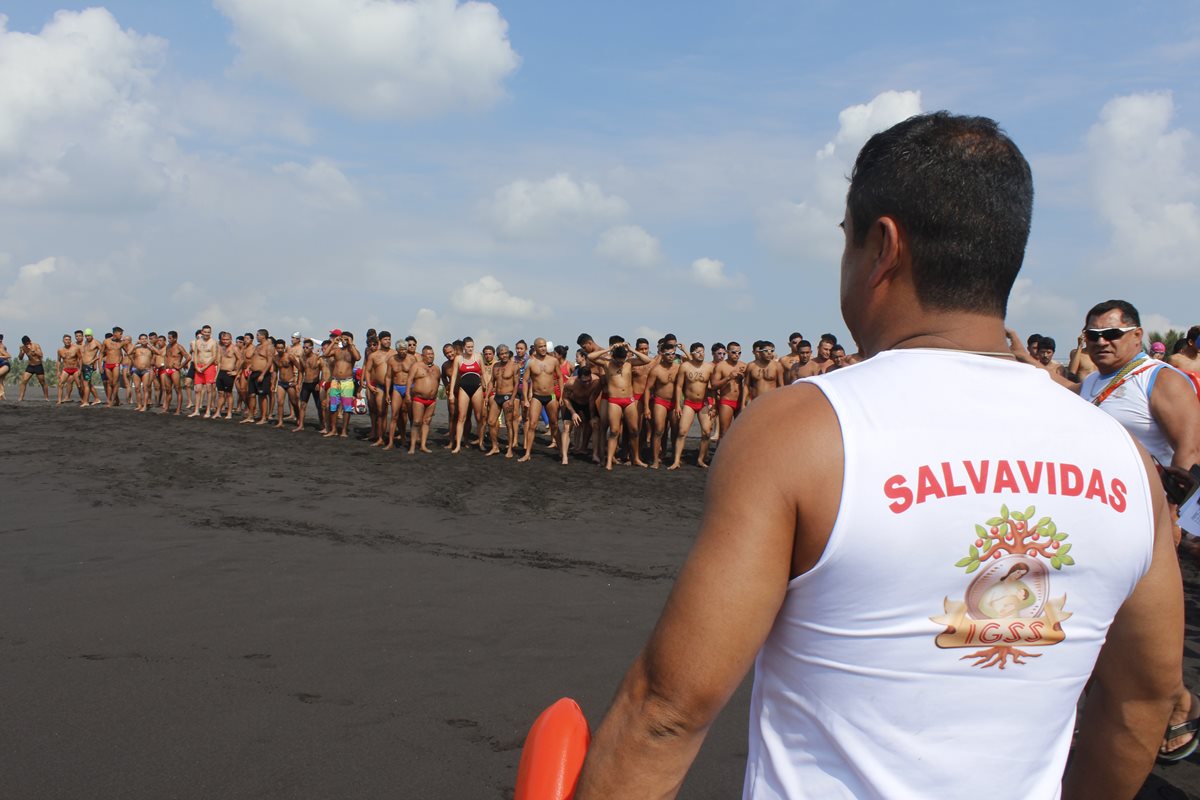 La brigada de salvavidas del IGSS cubrirá 18 centros recreativos del país. (Foto Prensa Libre: Cortesía IGSS)