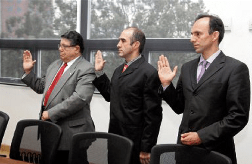 Sergio Sánchez, al centro, es un seleccionado de pistola que espera recuperar el deporte. (Foto Prensa Libre: cortesía CDAG)