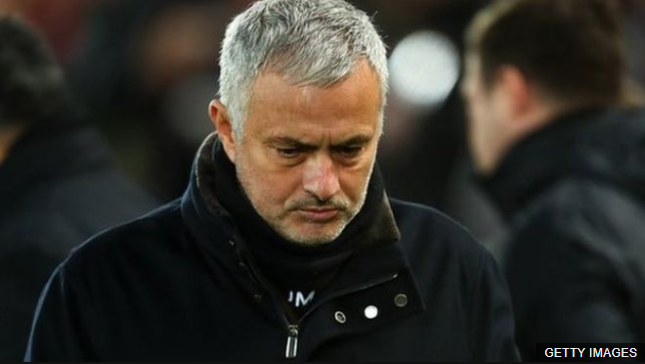 José Mourinho es el tercer entrenador en ser despedido por Manchester United en cuatro años y medio. (Foto Prensa Libre: BBC News Mundo)