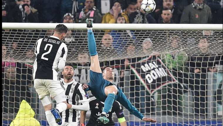 Cristiano Ronaldo volvió a ser una vez más el héroe del Real Madrid, se lució con la chilena del 0-2 frente al Juventus. (Foto Prensa Libre: EFE)