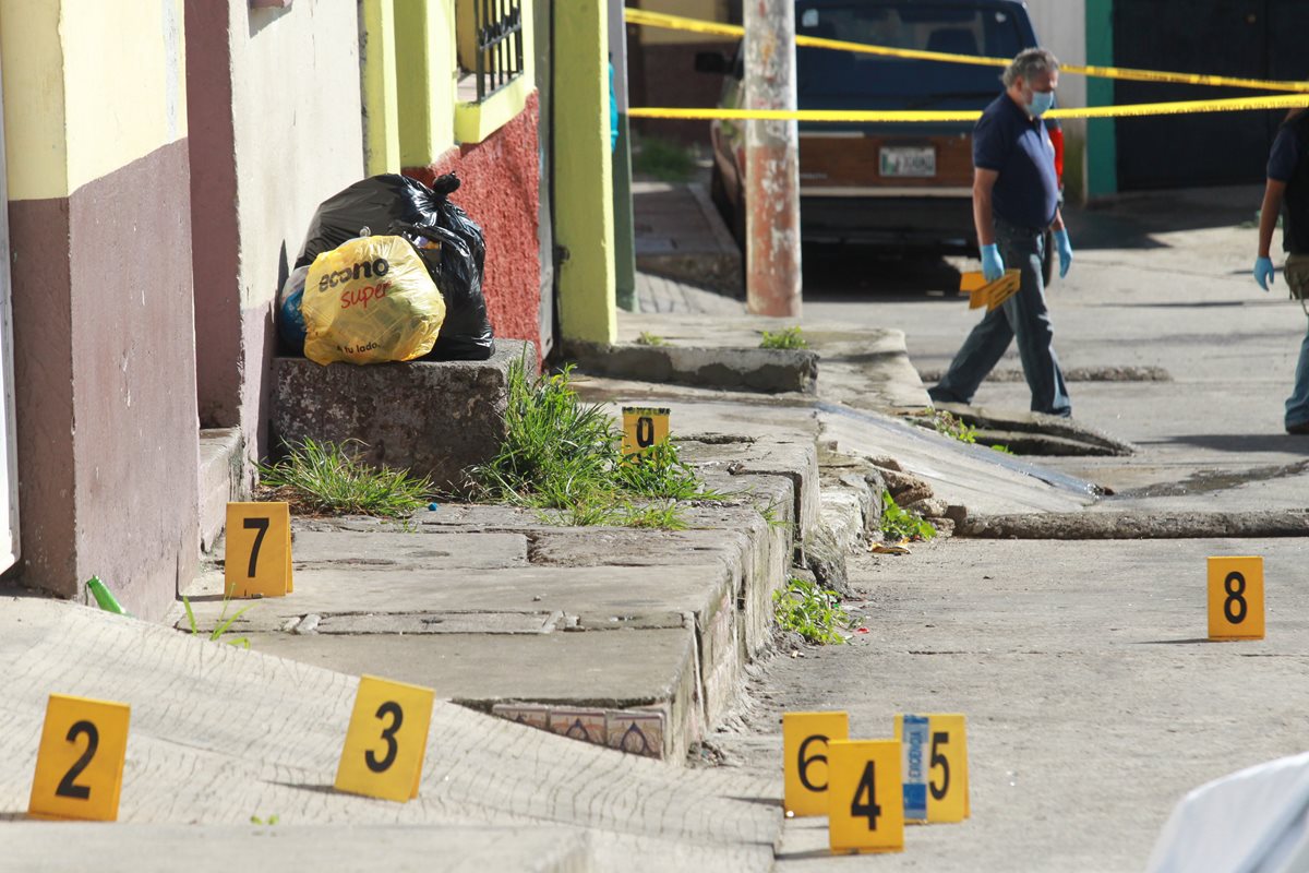 El ataque ocurrió en el sector donde en junio de este año fue detenido un presunto jefe de la pandilla del Barrio 18.  (Foto Prensa Libre: Estuardo Paredes)